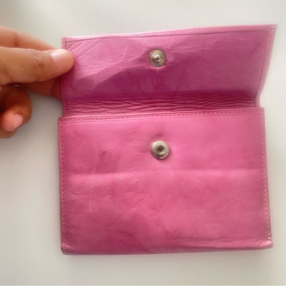 PINK LAMBSKIN LEATHER TRIFOLD WALLET CARDS SLOTS AND POCKET PRELOVED - Picture 3 of 8